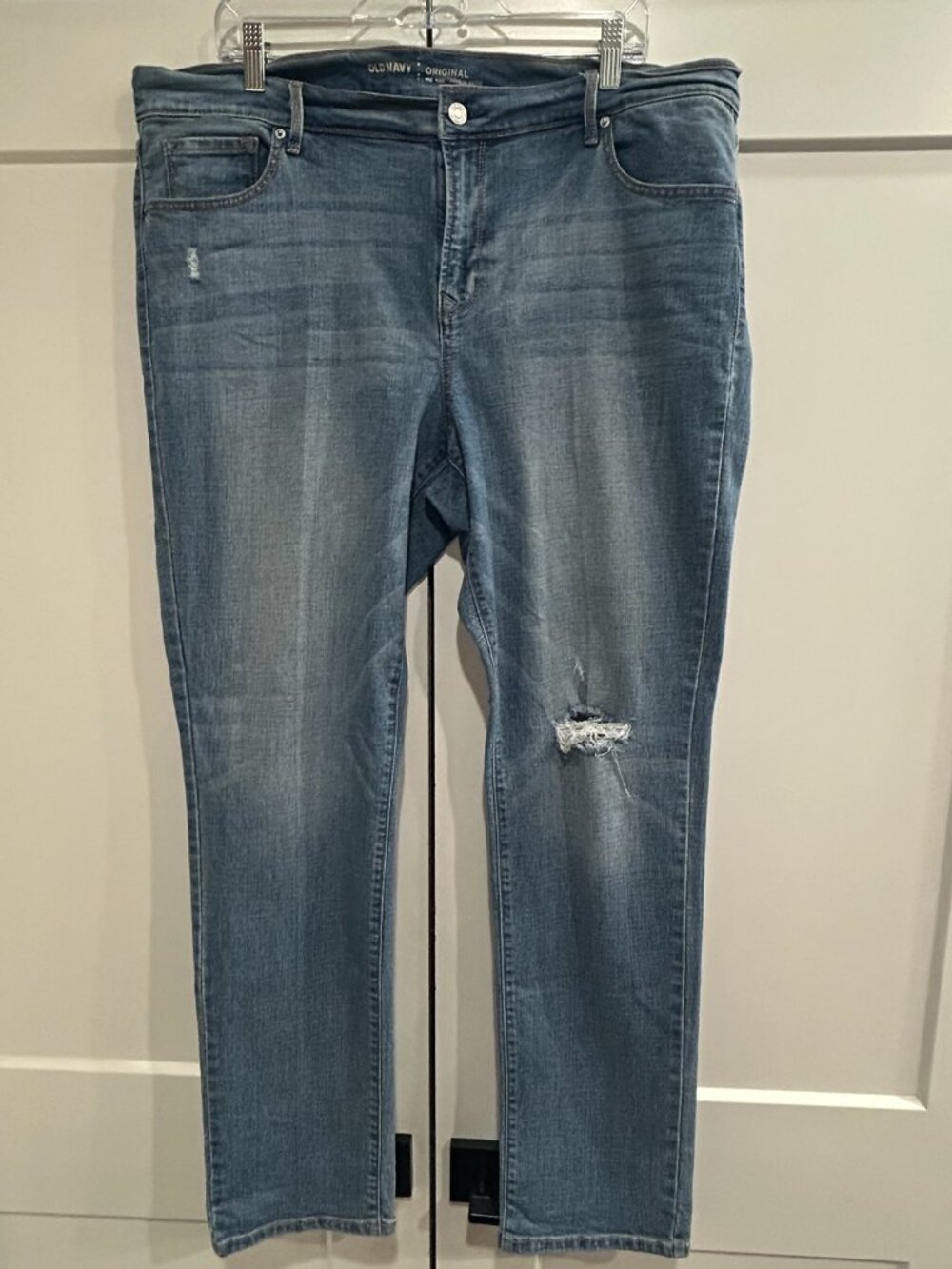 Old Navy Original Mid-Rise Distressed Jeans Women’s 16